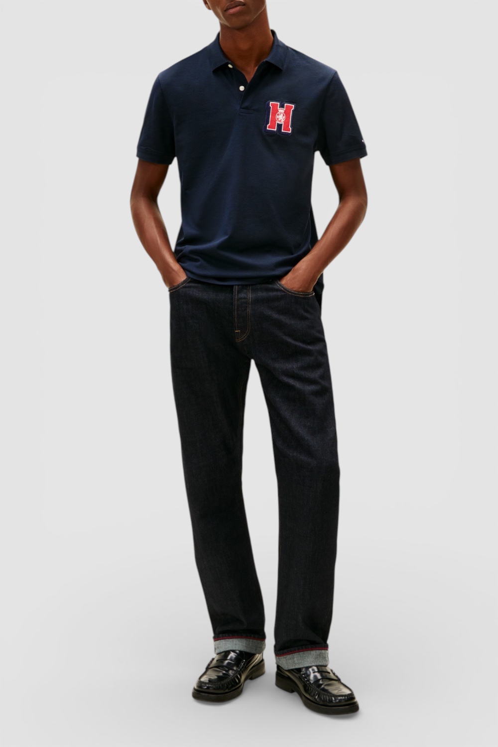 תמונת כל הלוק של חולצת פולו